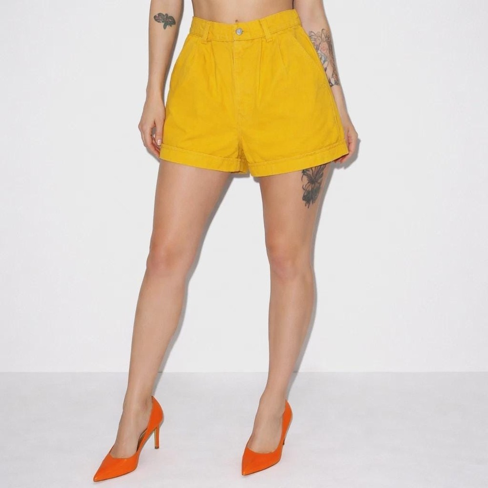 Vintage 80s Jordache Yellow Denim High Waist Pleated Cuffed Shorts Womens Size 8